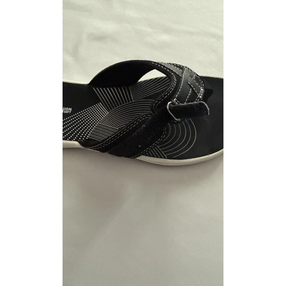 Clarks Cloudsteppers for Women In A Size 8 GUC Black with Hook and Loop Strap